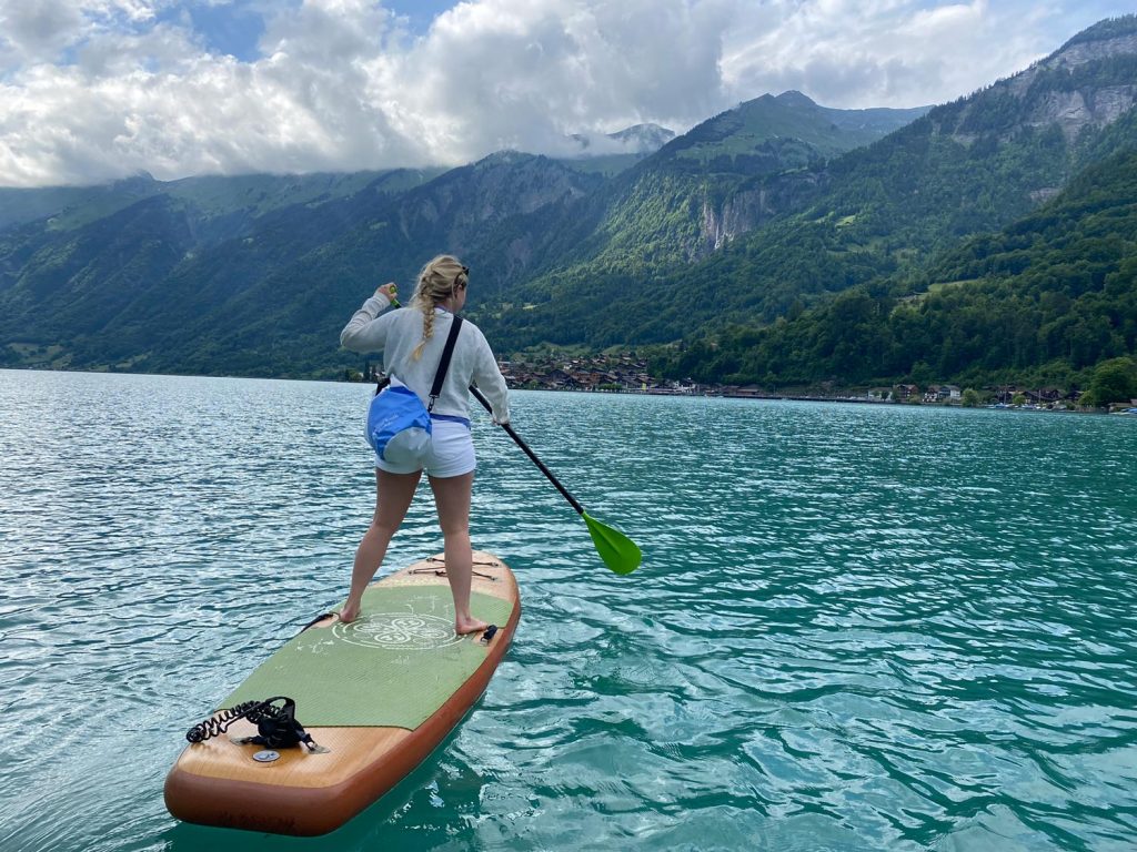 Located directly on the blue Lake Brienz – Brienz Youth Hostel